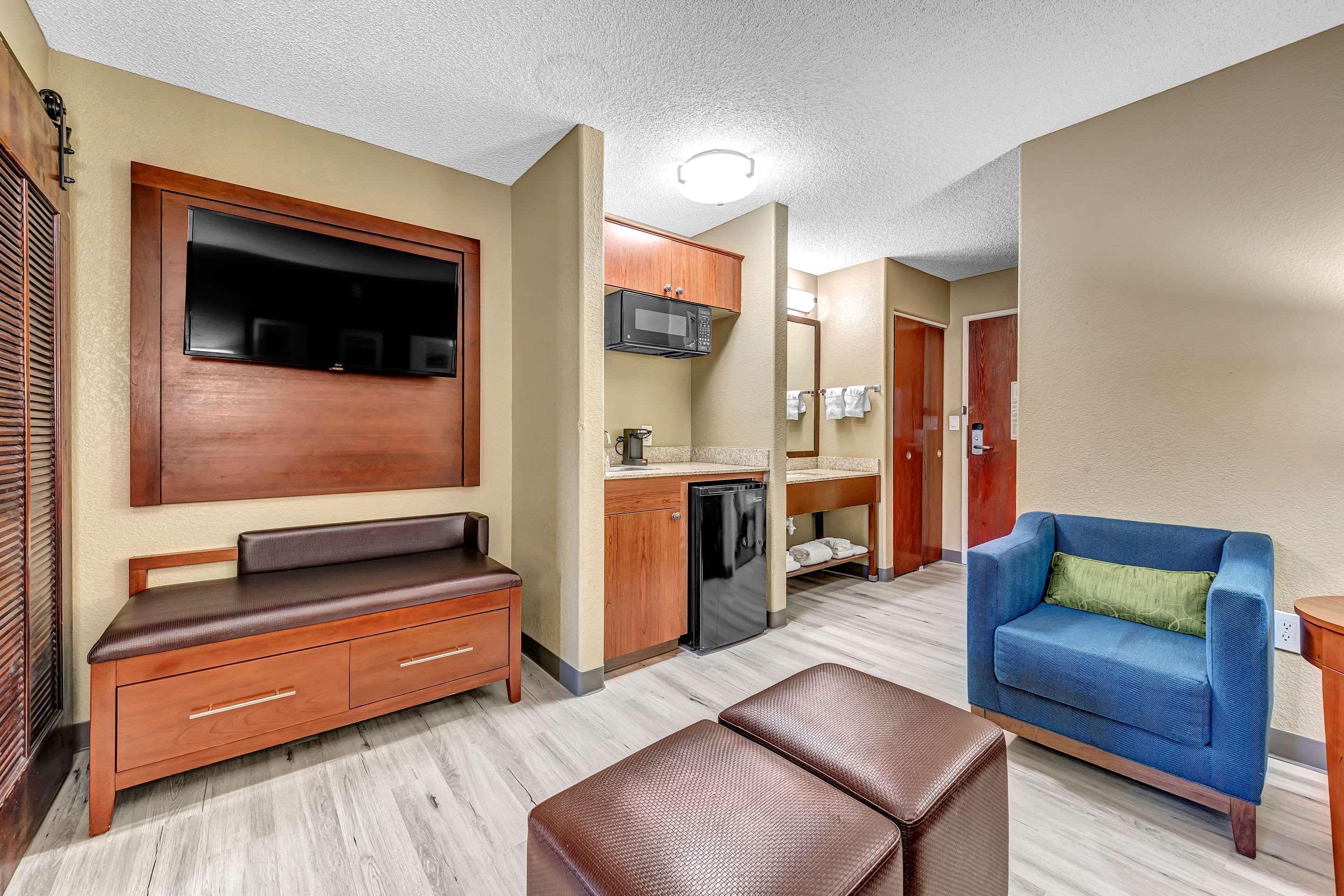 Comfort Suites Lakewood - Denver Экстерьер фото
